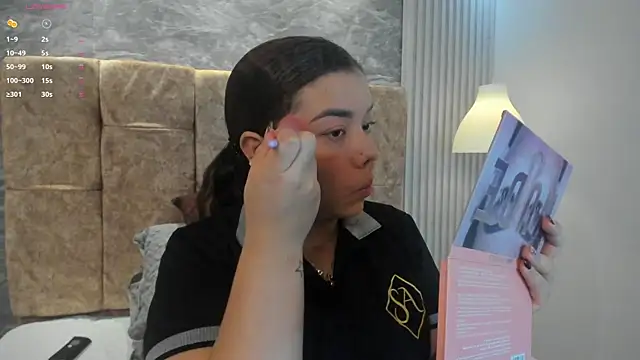 Snapshot of leilapons chatting on November 2025 06:01:01 PM leilapons online show from November 2025 06:01:01 PM