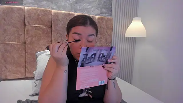 Snapshot of leilapons chatting on November 2025 10:04:02 PM leilapons online show from November 2025 10:04:02 PM