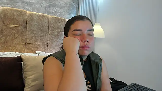 Snapshot of leilapons chatting on October 2025 06:52:02 PM leilapons online show from October 2025 06:52:02 PM