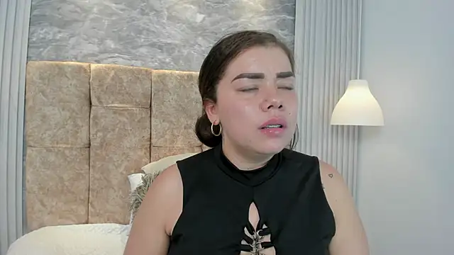 leilapons online show from September 2025 08:31:01 PM