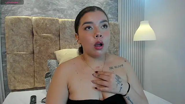 Snapshot of leilapons chatting on November 2025 05:50:01 PM leilapons online show from November 2025 05:50:01 PM