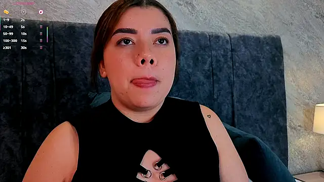 leilapons online show from April 2026 06:47:02 PM