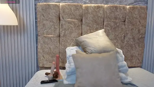 leilapons online show from February 2026 06:21:01 PM