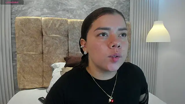 Snapshot of leilapons chatting on November 2025 05:01:02 PM leilapons online show from November 2025 05:01:02 PM