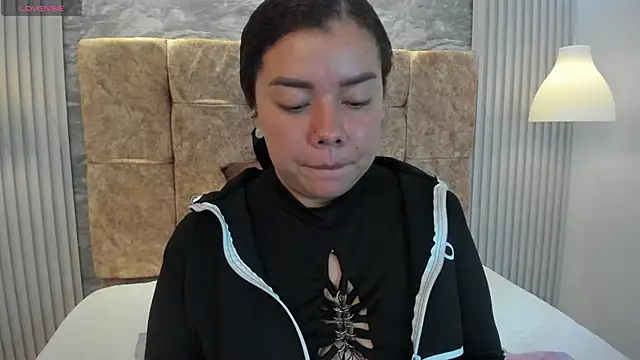 Snapshot of leilapons chatting on November 2025 05:12:02 PM leilapons online show from November 2025 05:12:02 PM