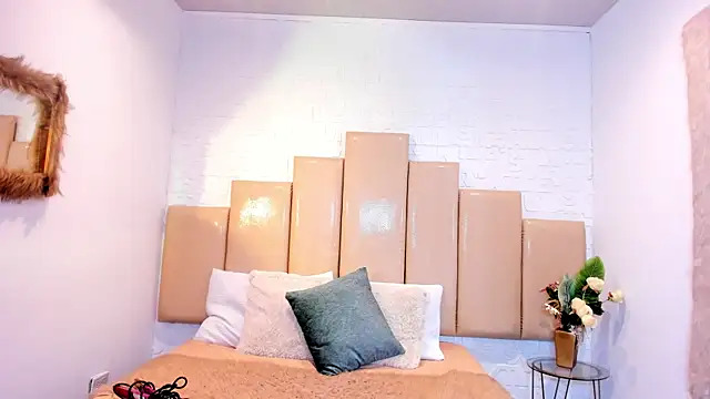 Snapshot of salem_rose chatting on November 2025 08:09:02 PM salem rose online show from November 2025 08:09:02 PM