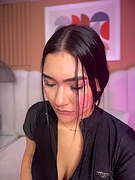 noa moon online show from January 2026 02:37:01 AM