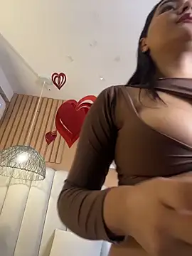 noa moon online show from February 2026 04:45:01 AM