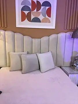 noa moon online show from February 2026 02:09:02 AM