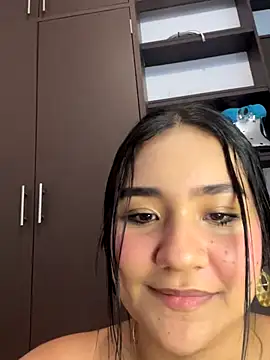 noa moon online show from December 2025 04:08:01 PM