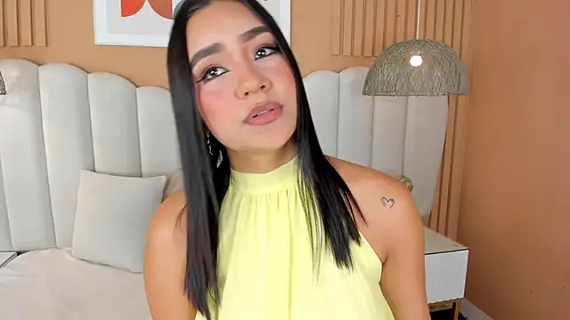 noa moon online show from May 2026 03:15:01 AM