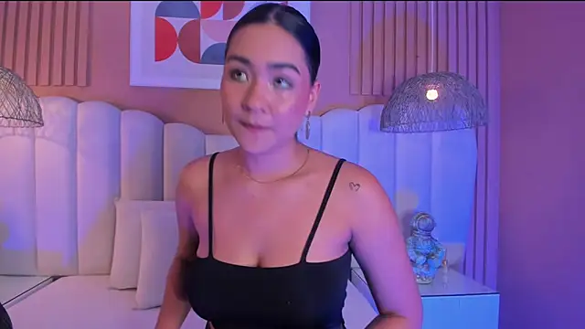 noa moon online show from December 2025 02:04:02 AM