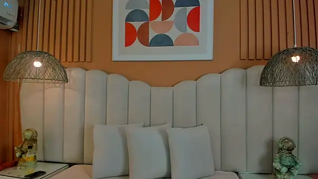 noa moon online show from November 2025 04:12:01 AM