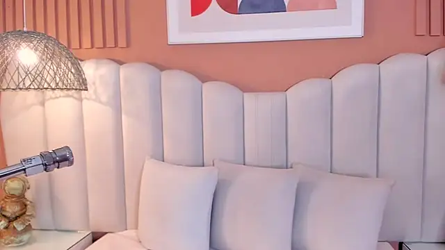 noa moon online show from March 2026 03:08:02 AM