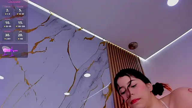 alissaowens  online show from May 2026 10:45:02 AM