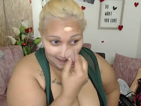 Snapshot of laleska_montenegro chatting on October 2025 05:48:01 AM laleska montenegro online show from October 2025 05:48:01 AM