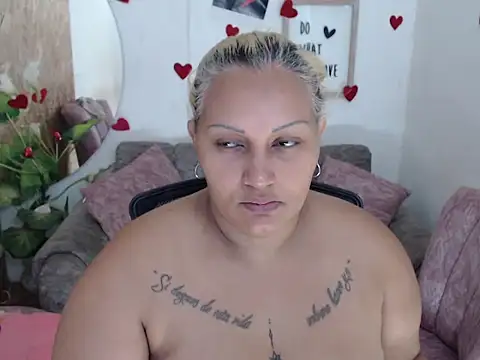 Snapshot of laleska_montenegro chatting on December 2025 04:17:01 AM laleska montenegro online show from December 2025 04:17:01 AM