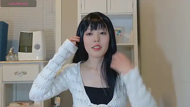 Nana with online show from October 2025 01:05:01 AM