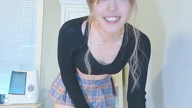 Nana with online show from December 2025 07:15:02 PM