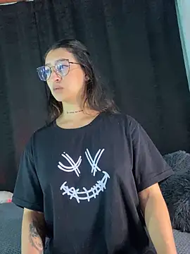 EVAH LEE  online show from November 2025 12:03:02 AM