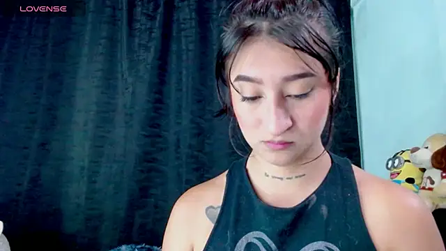 EVAH LEE  online show from April 2026 02:01:01 AM