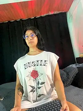 EVAH LEE  online show from October 2025 01:26:01 AM