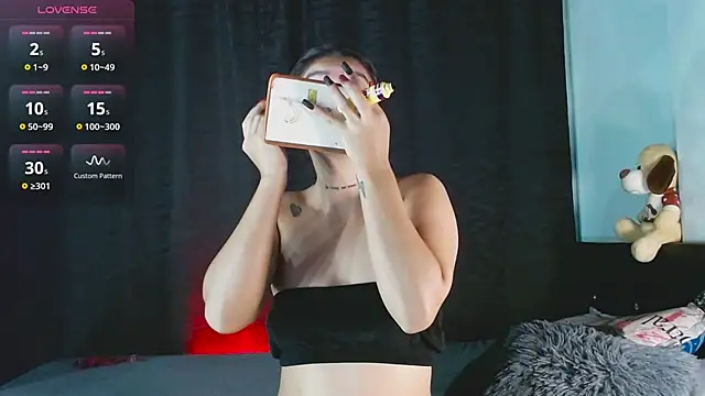 EVAH LEE  online show from November 2025 03:43:02 AM