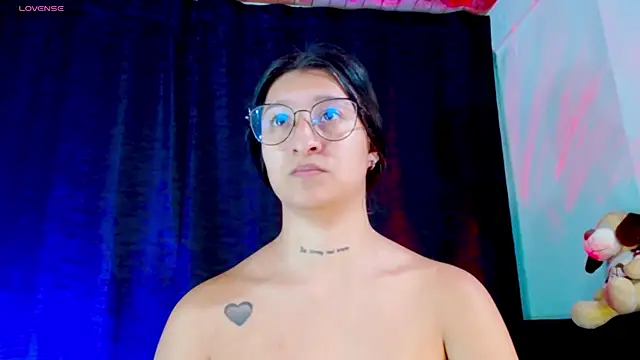 EVAH LEE  online show from November 2025 04:07:01 AM