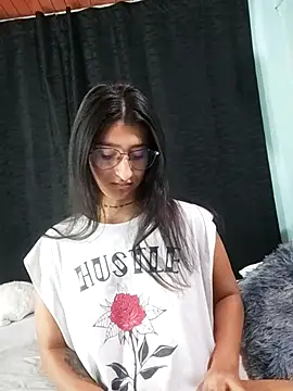 EVAH LEE  online show from September 2025 02:01:01 AM