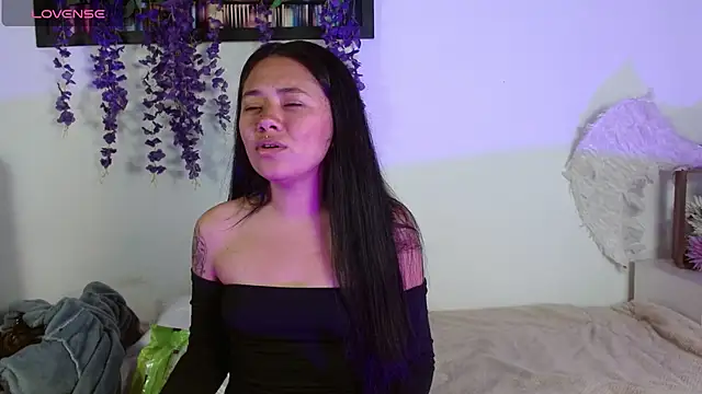 hellenngp online show from April 2026 10:00:02 PM