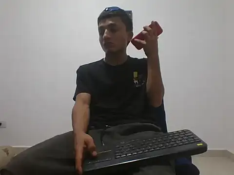 Snapshot of yissus_20_ chatting on November 2025 10:43:02 PM yissus 20 online show from November 2025 10:43:02 PM