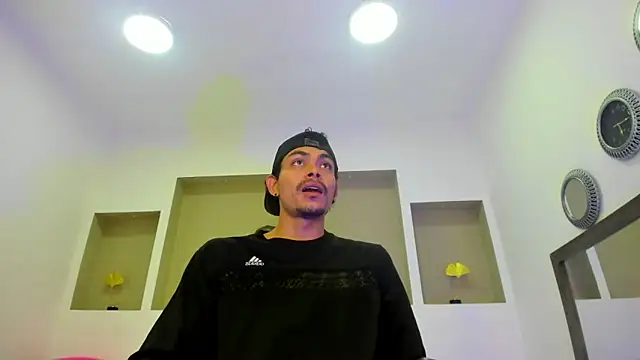 Snapshot of Tommy_kurtt chatting on November 2025 01:04:01 PM Tommy kurtt online show from November 2025 01:04:01 PM