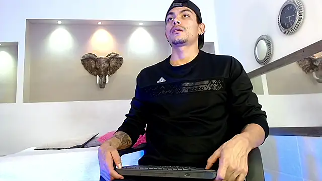 Snapshot of Tommy_kurtt chatting on November 2025 10:31:01 AM Tommy kurtt online show from November 2025 10:31:01 AM