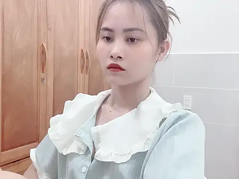 Truclynk1702 online show from October 2025 04:19:02 PM