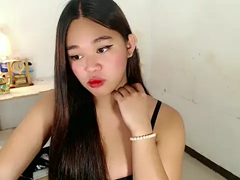 Malia cummer online show from November 2025 03:32:02 AM