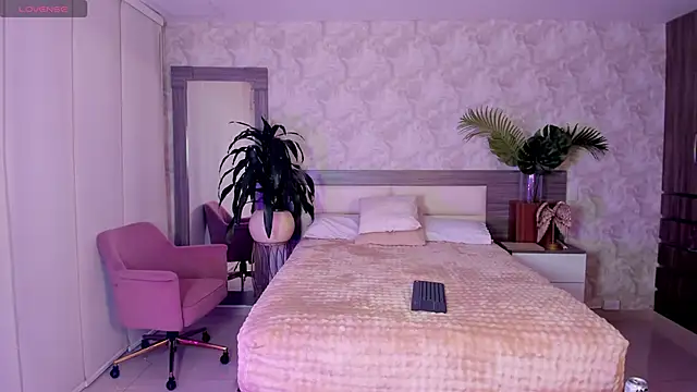 Alaiaguerra online show from April 2026 07:53:01 PM