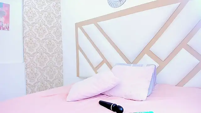 Amber-Sweett online show from October 2025 08:09:02 PM