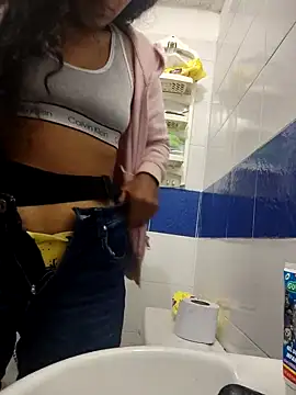 Amber-Sweett online show from October 2025 01:10:01 PM