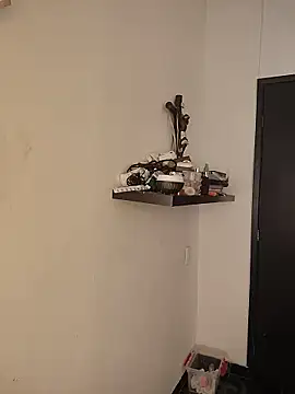 Amber-Sweett online show from November 2025 04:19:02 PM