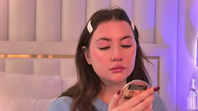 Snapshot of MeganStrain chatting on December 2025 06:26:01 AM MeganStrain online show from December 2025 06:26:01 AM