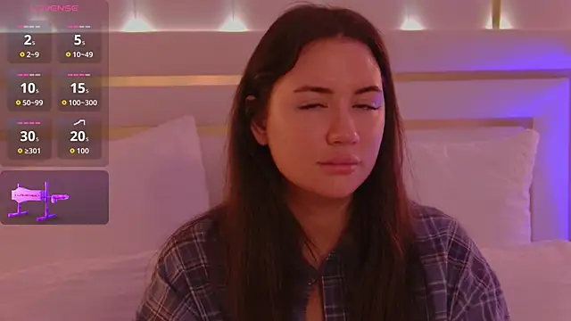 Snapshot of MeganStrain chatting on October 2025 03:07:02 AM MeganStrain online show from October 2025 03:07:02 AM