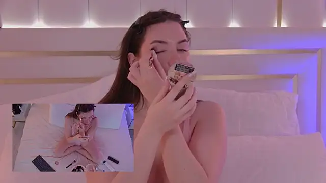 Snapshot of MeganStrain chatting on September 2025 03:45:02 AM MeganStrain online show from September 2025 03:45:02 AM