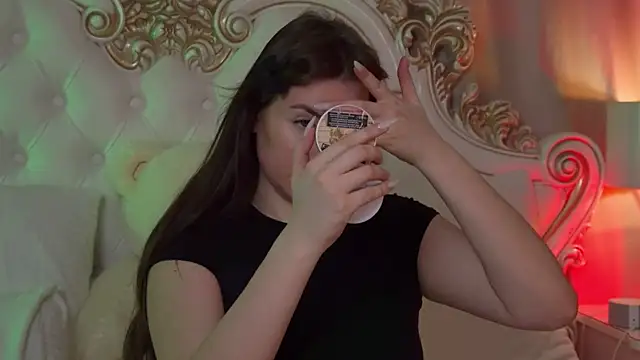 Snapshot of MeganStrain chatting on February 2026 03:27:01 AM MeganStrain online show from February 2026 03:27:01 AM