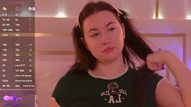 Snapshot of MeganStrain chatting on November 2025 03:07:01 AM MeganStrain online show from November 2025 03:07:01 AM