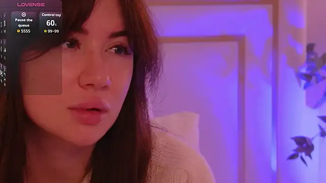 Snapshot of MeganStrain chatting on October 2025 03:27:02 AM MeganStrain online show from October 2025 03:27:02 AM