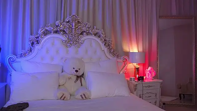 Snapshot of MeganStrain chatting on February 2026 03:06:01 AM MeganStrain online show from February 2026 03:06:01 AM