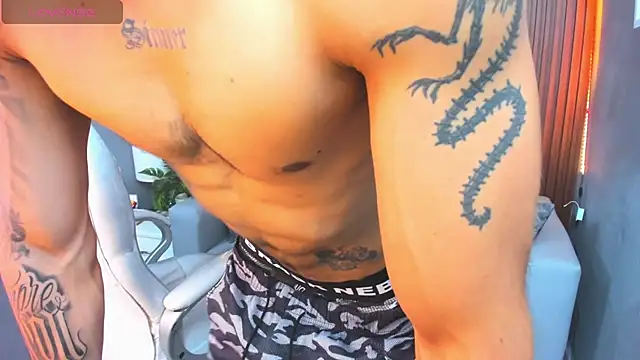 Leo santoro online show from November 2025 04:22:02 PM