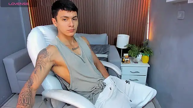 Leo santoro online show from November 2025 01:59:01 PM