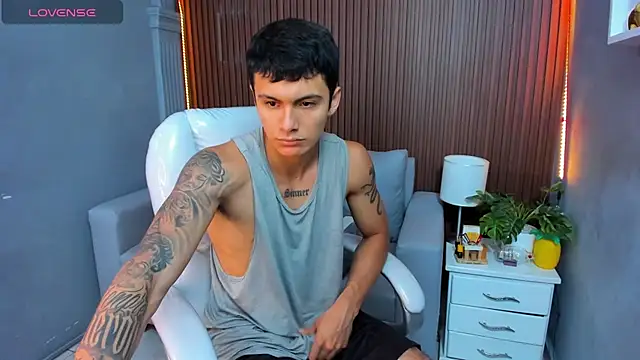 Leo santoro online show from November 2025 02:43:01 PM