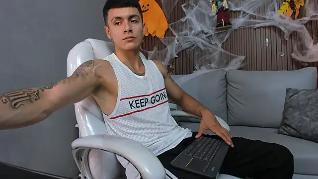 Leo santoro online show from October 2025 03:34:02 PM